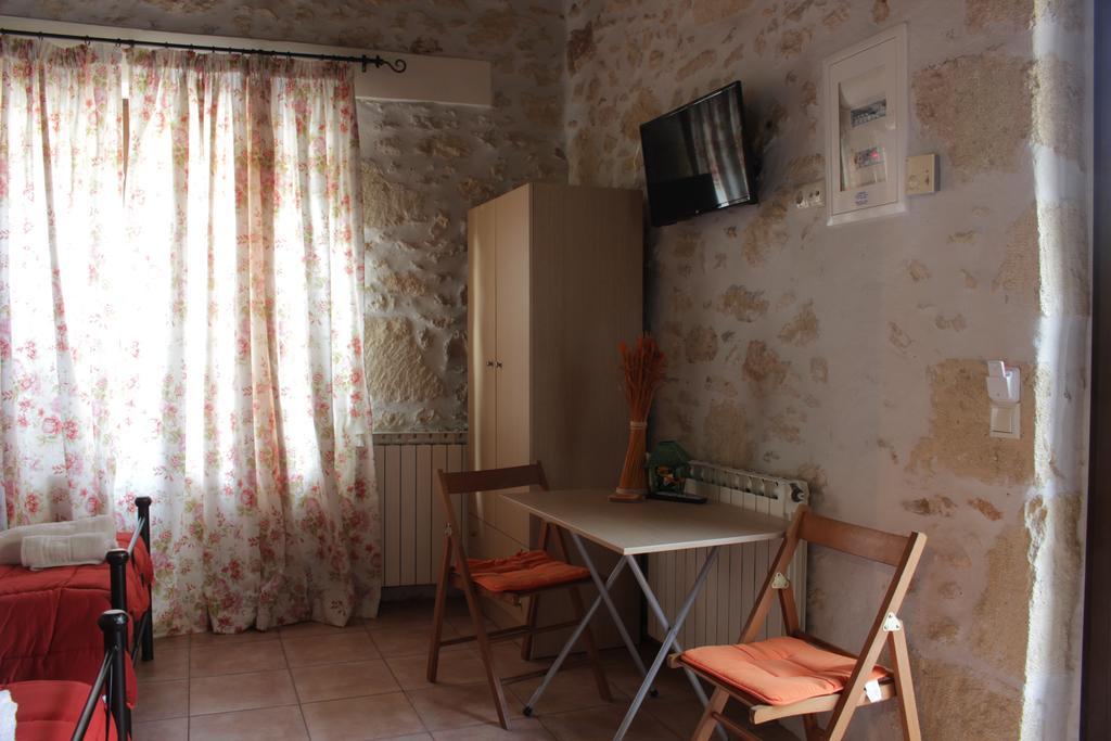 Artemisia Traditional Home Choudetsi Exterior foto