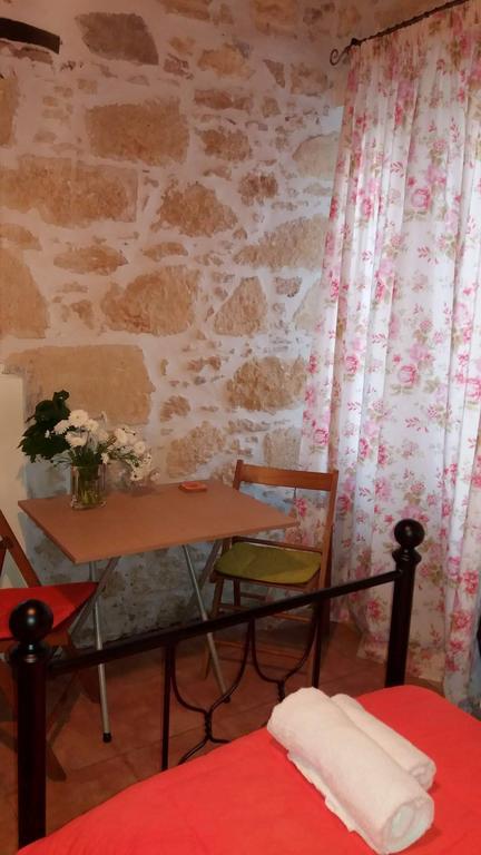Artemisia Traditional Home Choudetsi Exterior foto