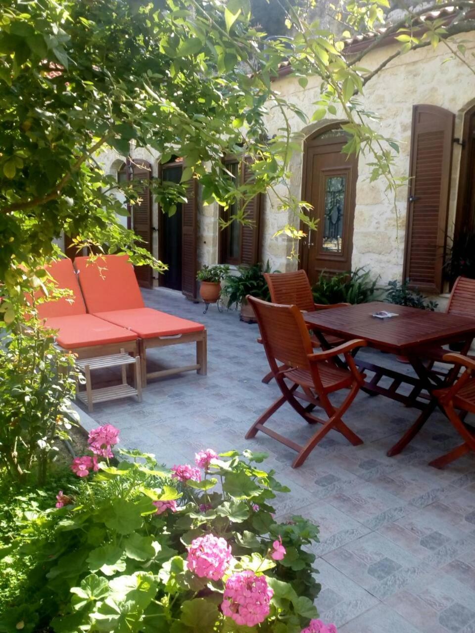 Artemisia Traditional Home Choudetsi Exterior foto